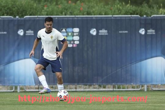 J9九游会登录入口-英超身高最高球员排行榜及其比赛优势