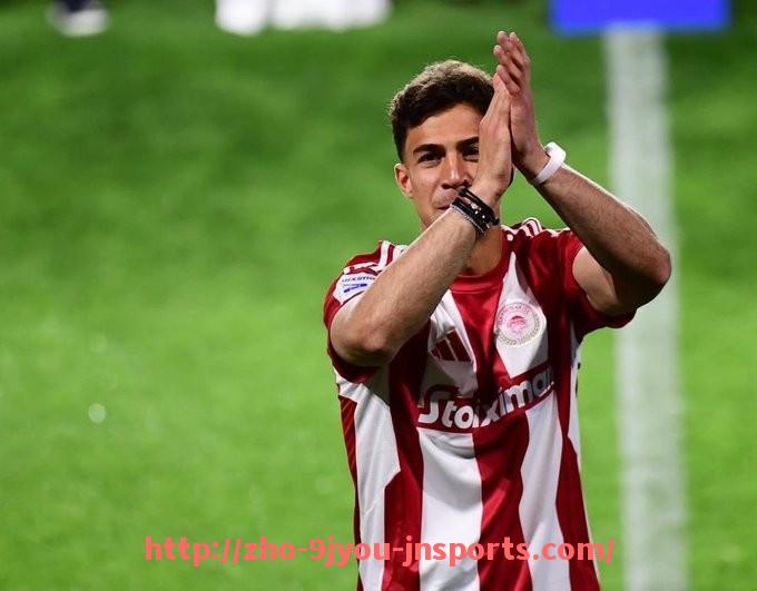 J9九游会登录入口-法甲马赛球迷经典横幅的文化与情感表达